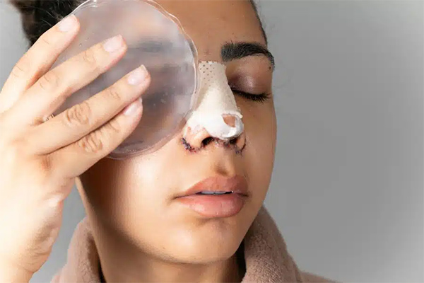 اهمیت یخ‌گذاری در کاهش التهاب جراحی بینی